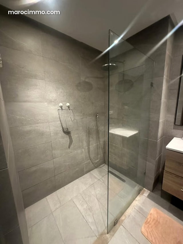 Très bel appartement en location à Anfa. 1 Pièce. Fenêtres avec double vitrage et porte blindée — 5