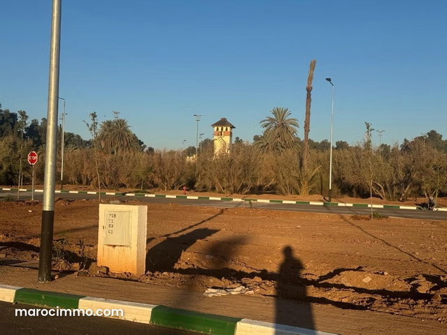 Terrain Mitoyen Golf Royal Superficie 603 m² — 5