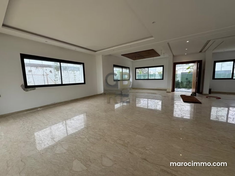 Magnificent Villa in El Menzeh with Private Pool in a Closed-Residence for Rent