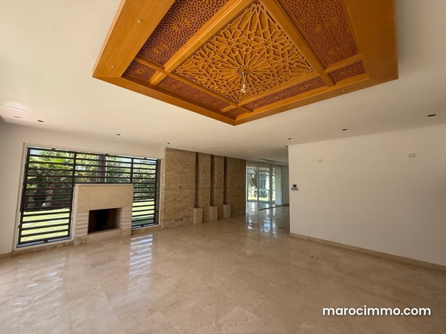 En Location Vide: Magnifique Villa avec Piscine de 640 m en Location dans un Projet Golfique à Bouskoura, Ville Verte, Casablanca — 3