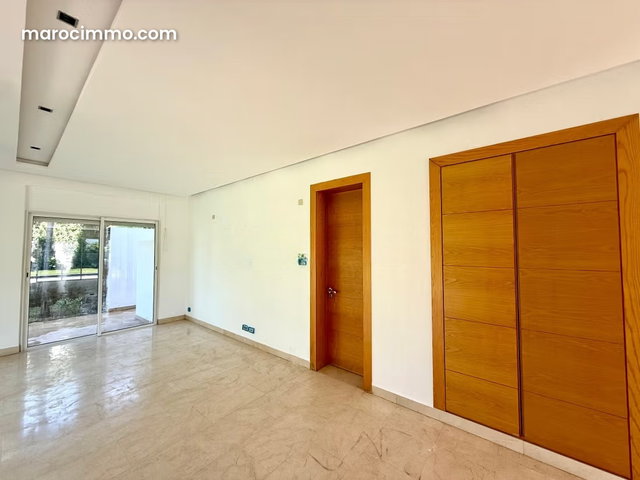 En Location Vide: Magnifique Villa avec Piscine de 640 m en Location dans un Projet Golfique à Bouskoura, Ville Verte, Casablanca — 5