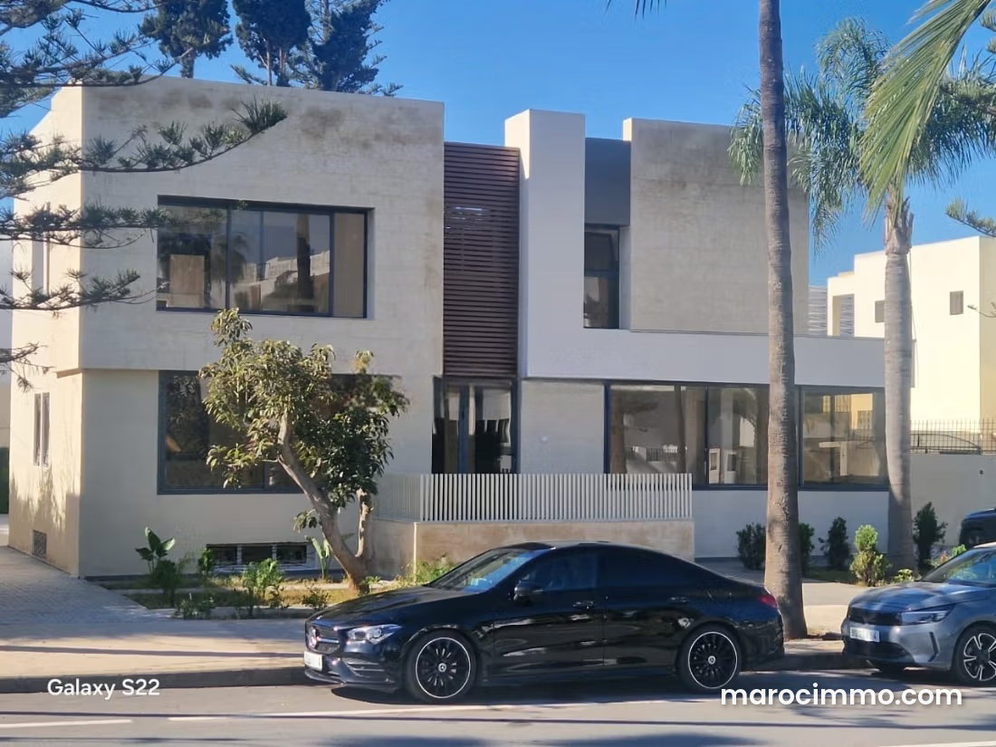 711 sqm Office with Terrace and Garden in Riyad, Rabat — Rabat