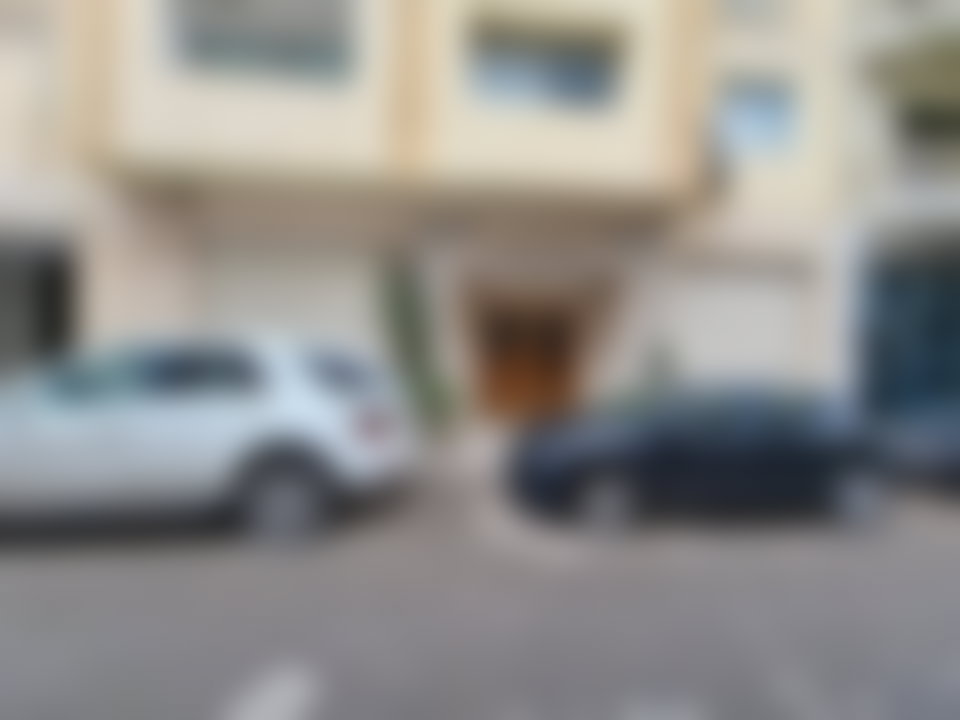 محل تجاري رحب للإيجار بحي راسين في الدار البيضاء