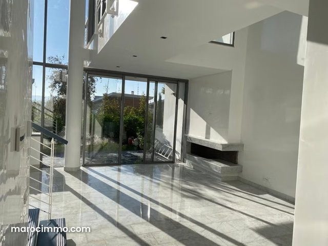 Beautiful Duplex in Palm Grove — 2