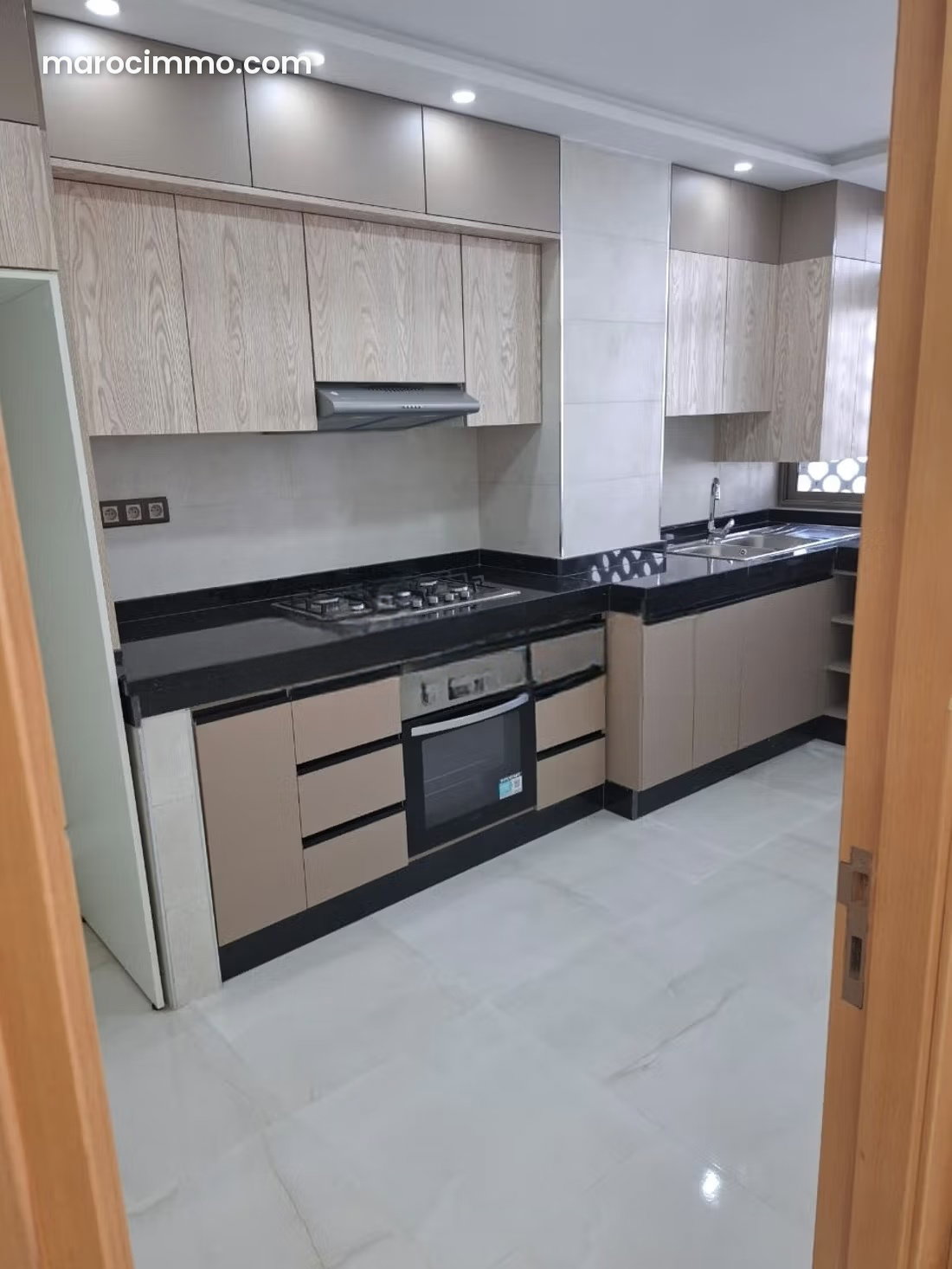 130 sqm Apartment, 3 Bedrooms with Garage, Agdal, Rabat — Rabat