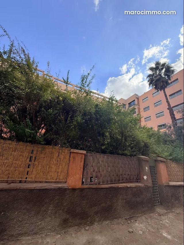 Terrain à vendre à Guéliz. Superficie 330 m² — 2