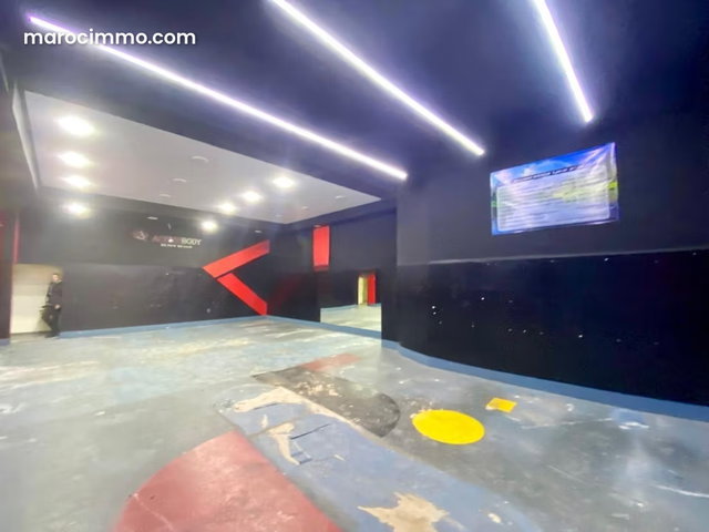 Commercial Property 158m in Princesses — 2