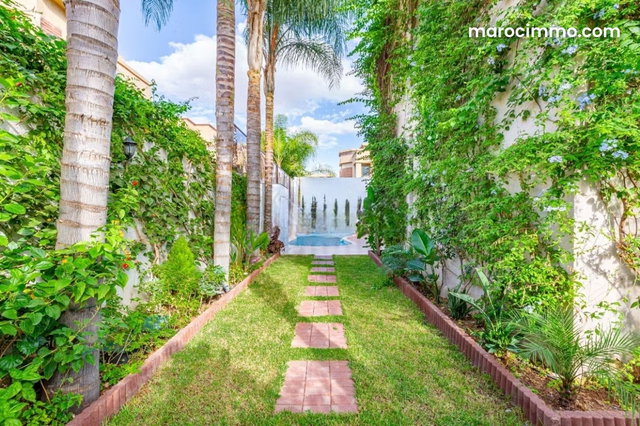 Villa de prestige avec piscine dans résidence sécurisée — 2