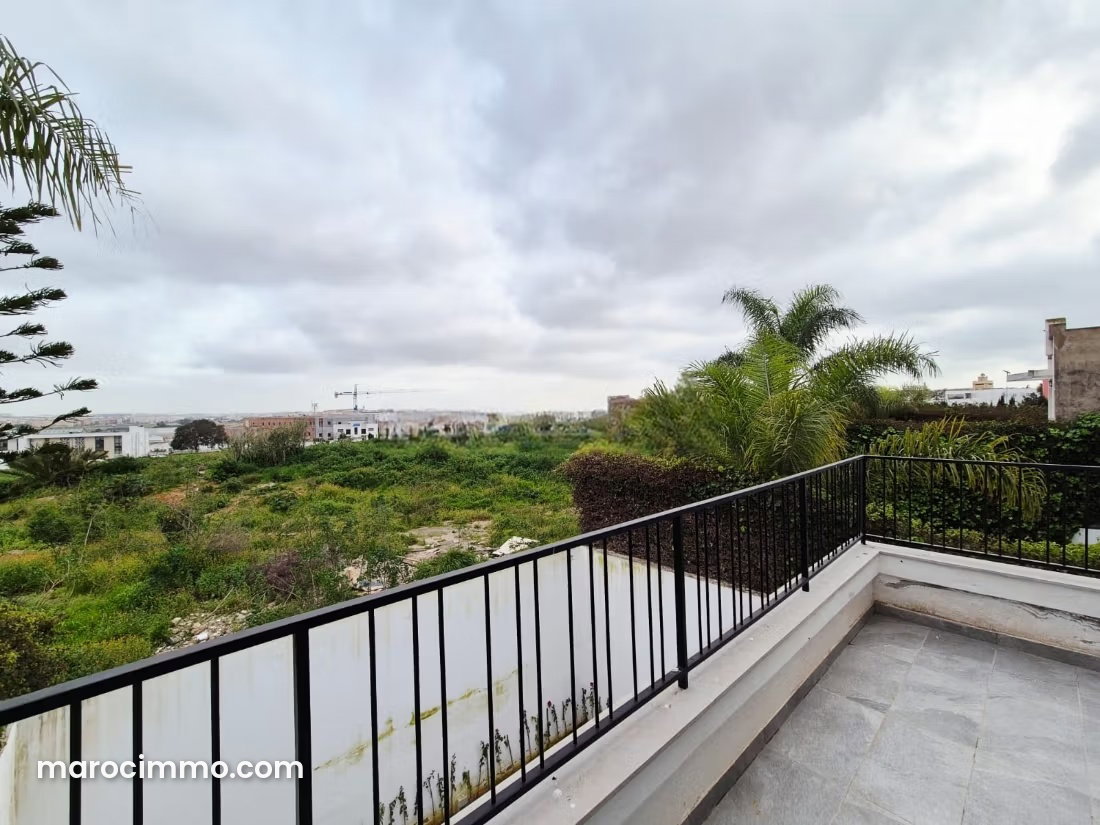 461 m² Villa, 4 Bedrooms with En-Suite Bathrooms, Lissasfa — Casablanca