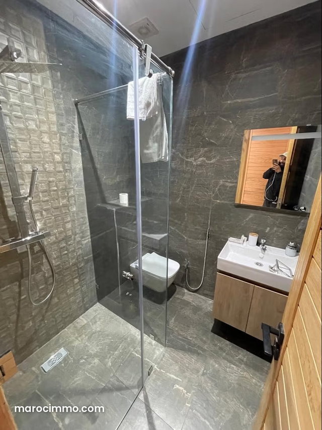 Location villa de haut standing à Route de Tahanaout. Superficie 300 m². Meublé — 3