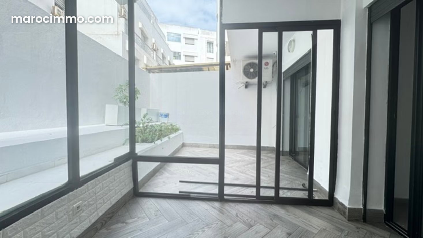 Bureau à louer à Bourgogne, Casablanca, 60 m² avec terrasse — Casablanca