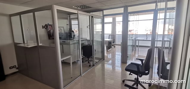 Bureaux à vendre à Les Hôpitaux. Surface totale 84 m². Climatisation — Casablanca
