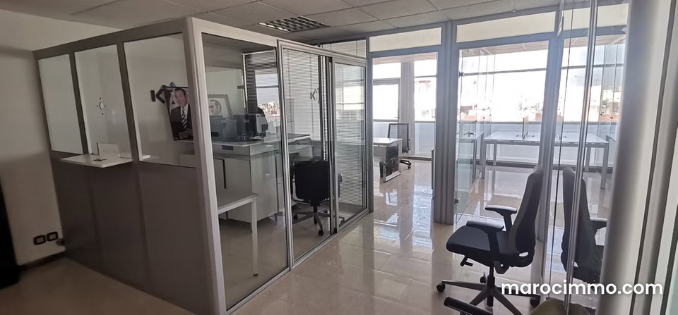Bureaux à vendre à Les Hôpitaux. Surface totale 84 m². Climatisation