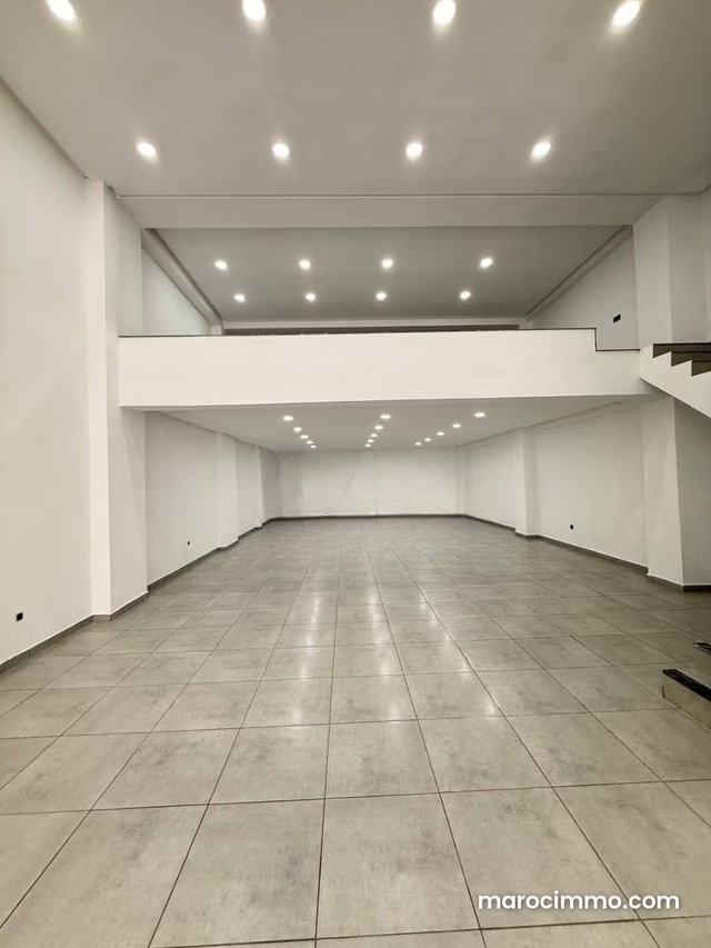 Commercial Property for Rent in Burgundy — 2