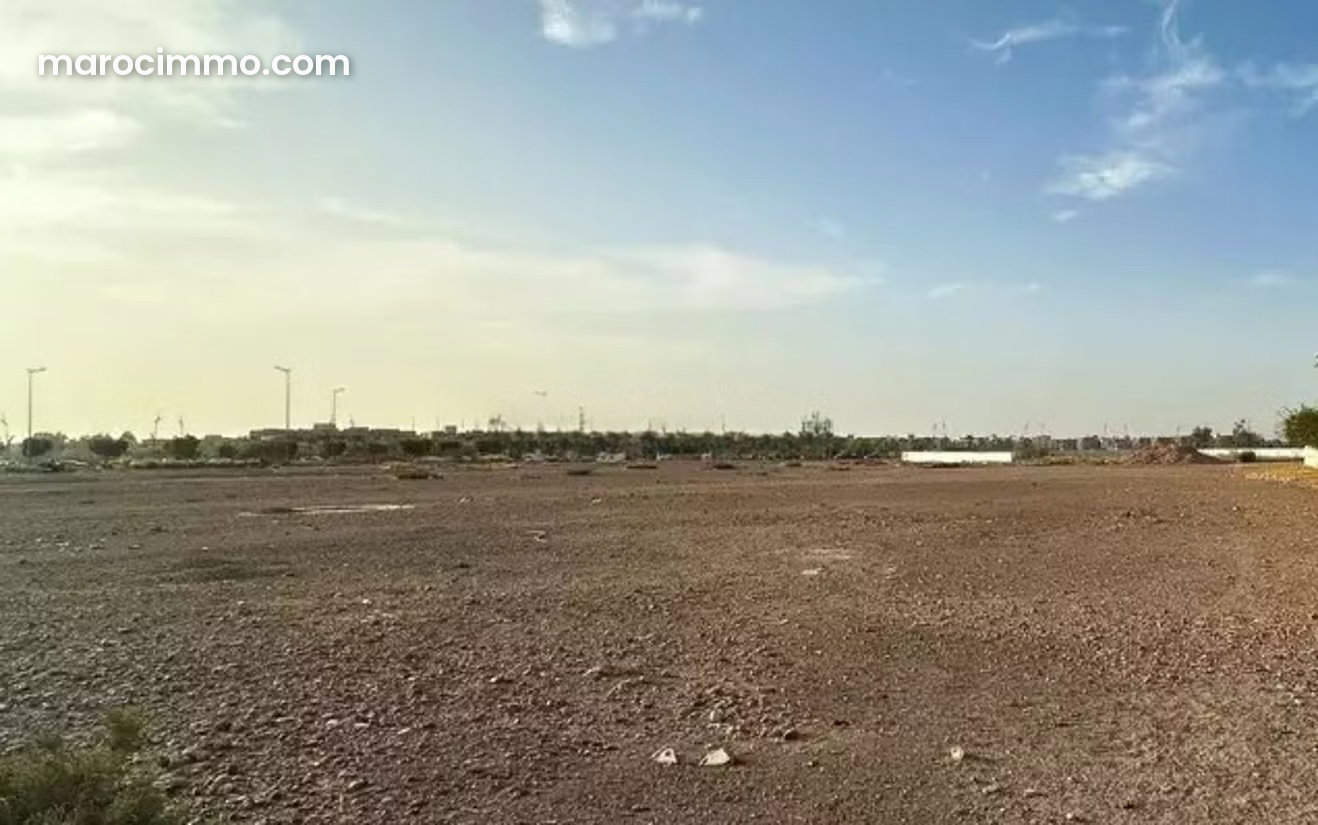 أرض استثمارية نادرة بحي الإيفرناج في مراكش — مراكش