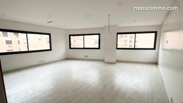 À Louer Grand Bureau – Vue sur l’Avenue Mohammed V — 4