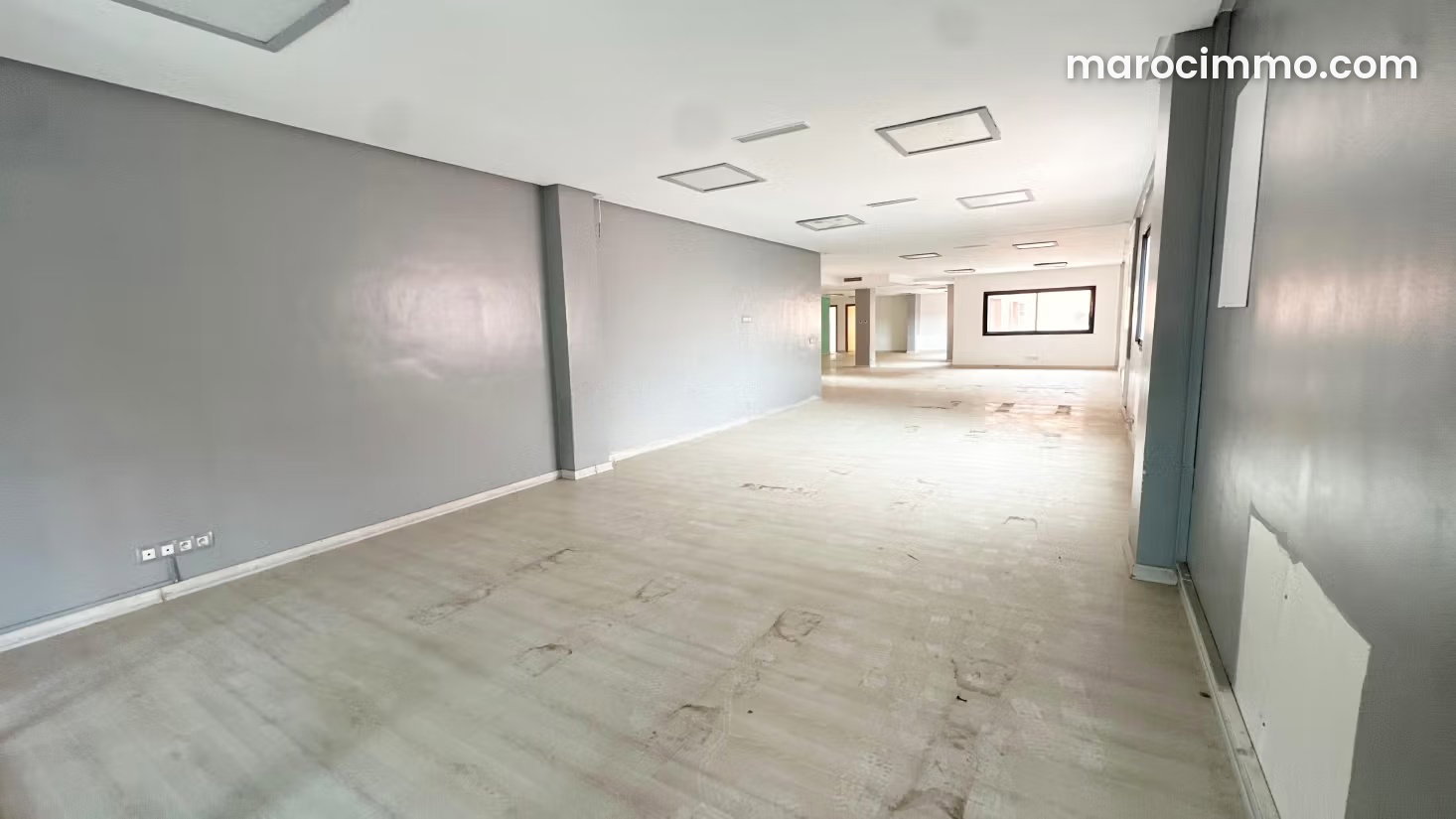 Bureau 317 m² à louer, Guéliz Marrakech, vue Avenue Mohammed V — Marrakech