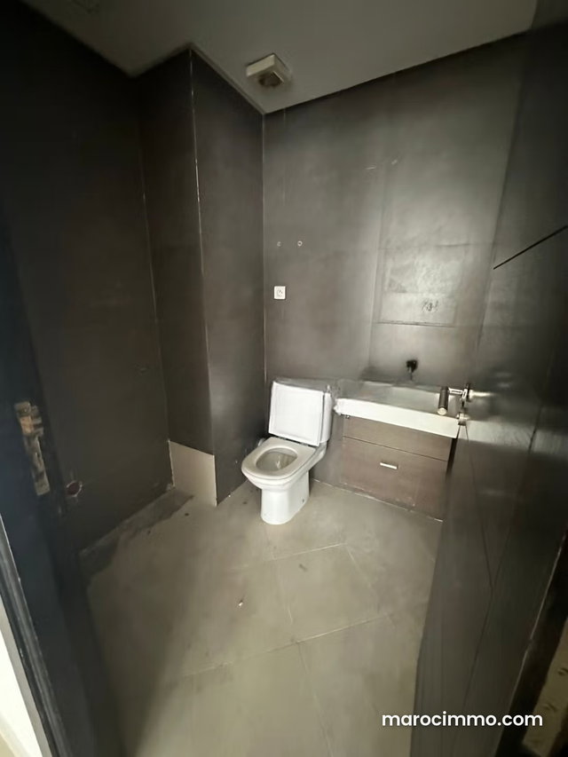 Office for Sale in Gauthier. Total Area 85 m². Secure Door and Central Heating — 3