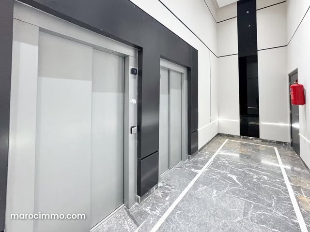 Bureaux en location à Casablanca Finance City. Surface de 62 m². Avec ascenseur et terrasse — 5