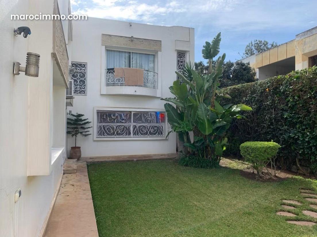 Villa 1034 m² avec piscine et jardin, Souissi, Rabat — Rabat