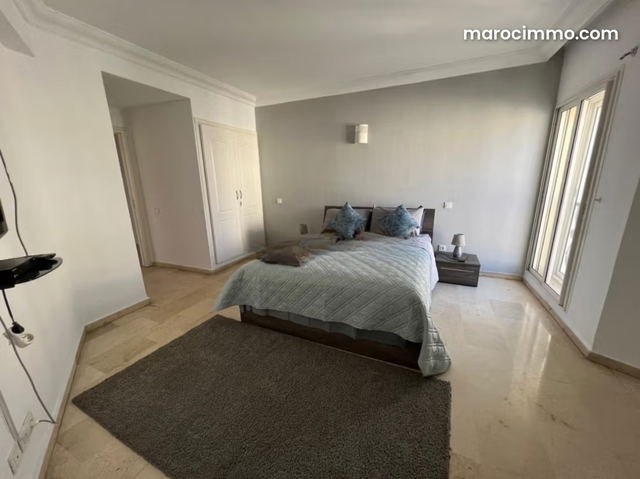 Bel appartement en location à Triangle d'Or. Superficie 50 m². Conciergerie à disposition, système de climatisation — Casablanca