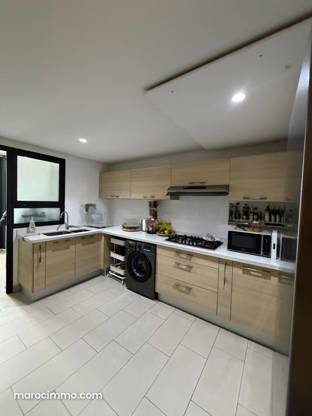 Très bel appartement en location à Ain Diab. Surface totale 150 m². Ascenseur et places de parking — 4