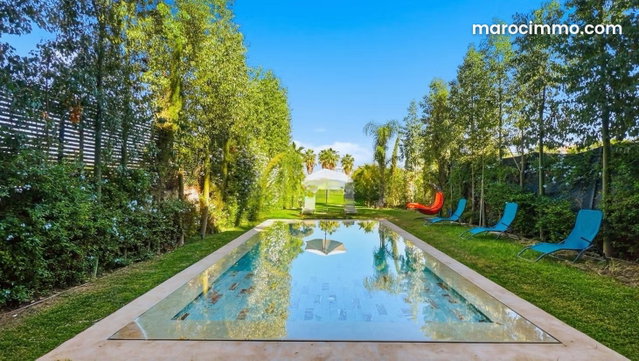 Villa de haut standing à vendre à Route Amizmiz. Superficie 360 m². Piscine, climatisation — 2