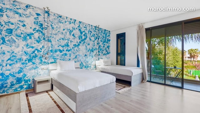 Villa de haut standing à vendre à Route Amizmiz. Superficie 360 m². Piscine, climatisation — 3