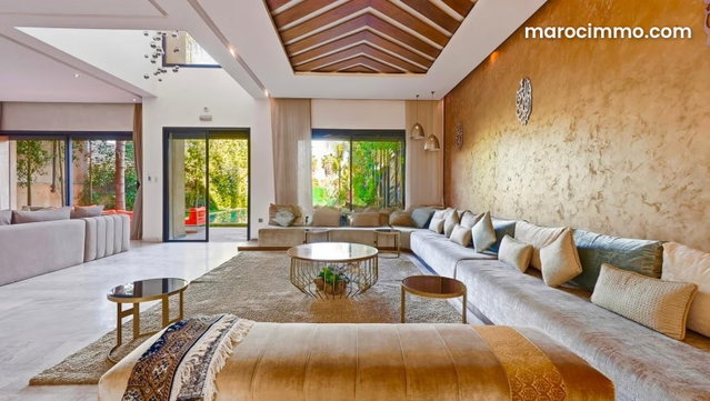 Villa de haut standing à vendre à Route Amizmiz. Superficie 360 m². Piscine, climatisation — 5