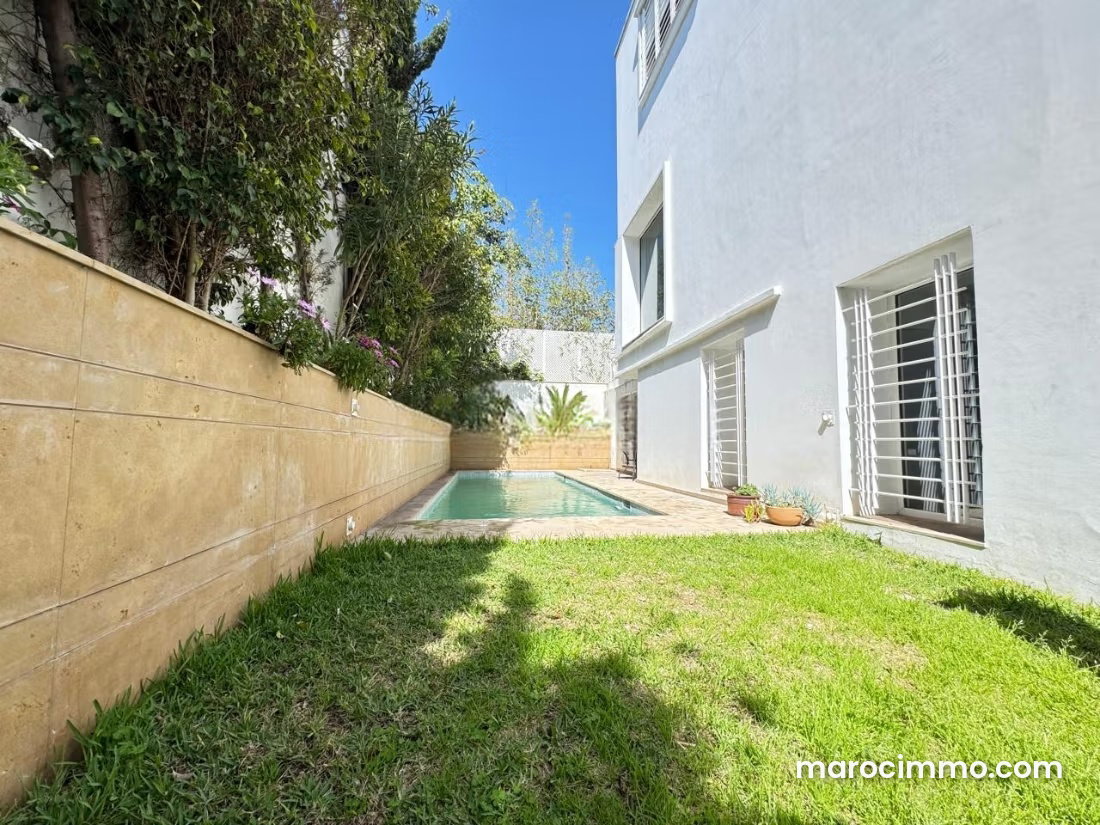 Villa neuve 325 m² avec piscine, quartier CIL Casablanca — Casablanca