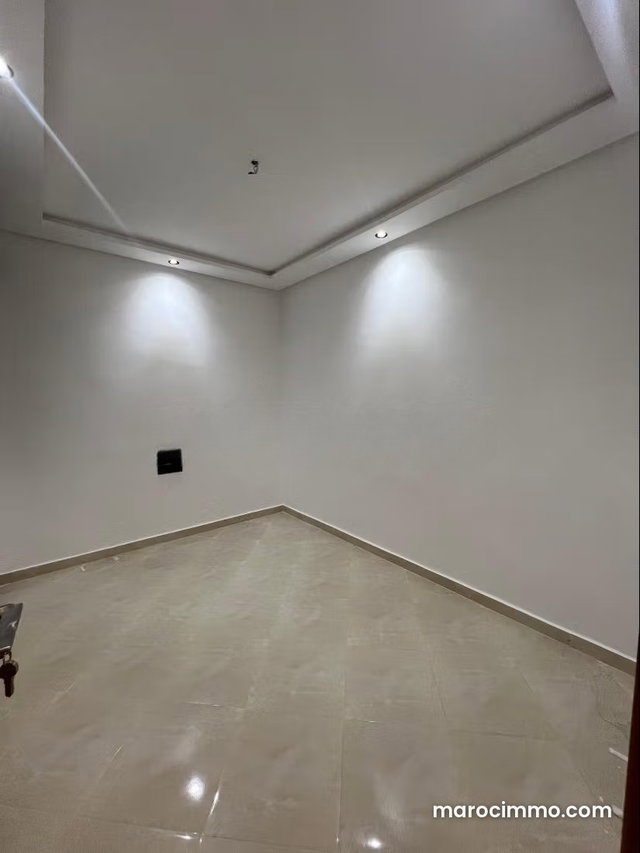 Beautiful 3-bedroom apartment for rent in Ahlane. Comfortable and spacious. With elevator and terrace — 3