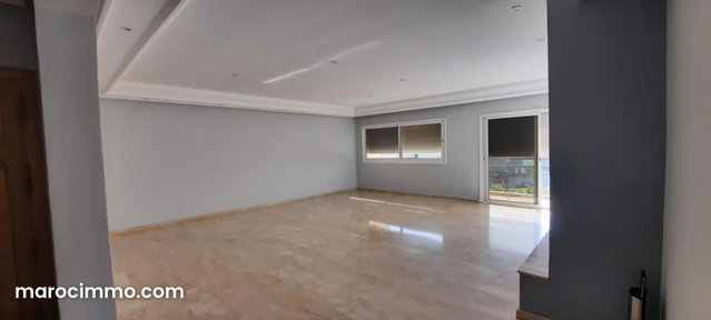 Superbe appartement à louer à Triangle d'Or. 4 chambres. Fenêtres avec double vitrage et porte blindée — 2