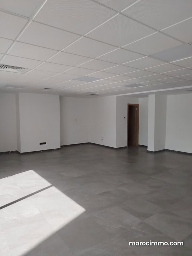 Offices for rent in Sidi Maarouf. 76 m² area. Elevator and garage — 2