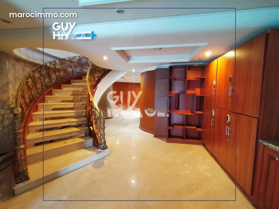 Local commercial 318 m², Racine, Casablanca — Casablanca