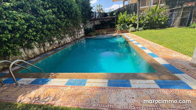 Luxury House for Sale in California near American School. 4 Large Rooms. Green Space — Casablanca