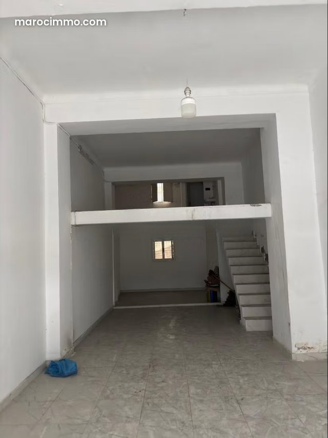 Local commercial à louer à Mers Sultan. Superficie 60 m² — 4