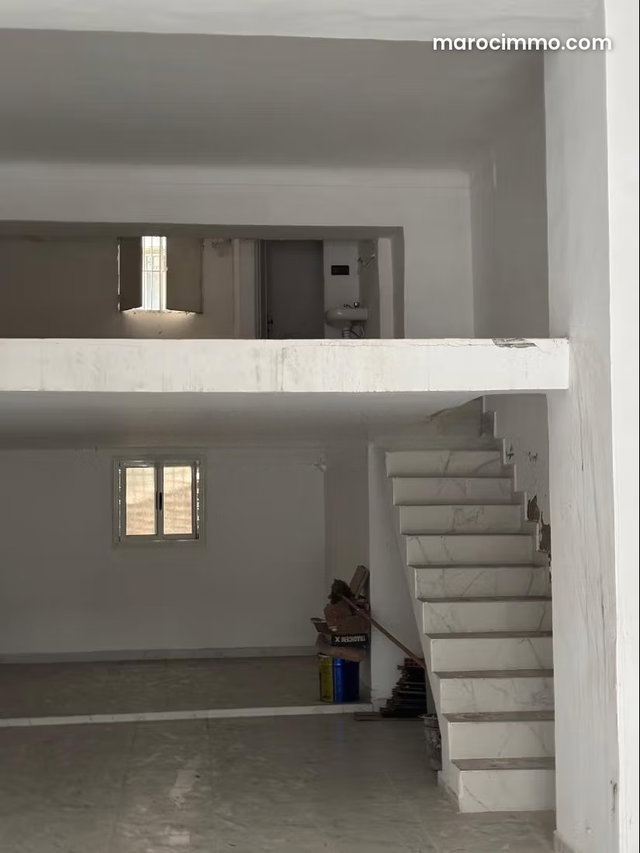 Local commercial à louer à Mers Sultan. Superficie 60 m² — 2