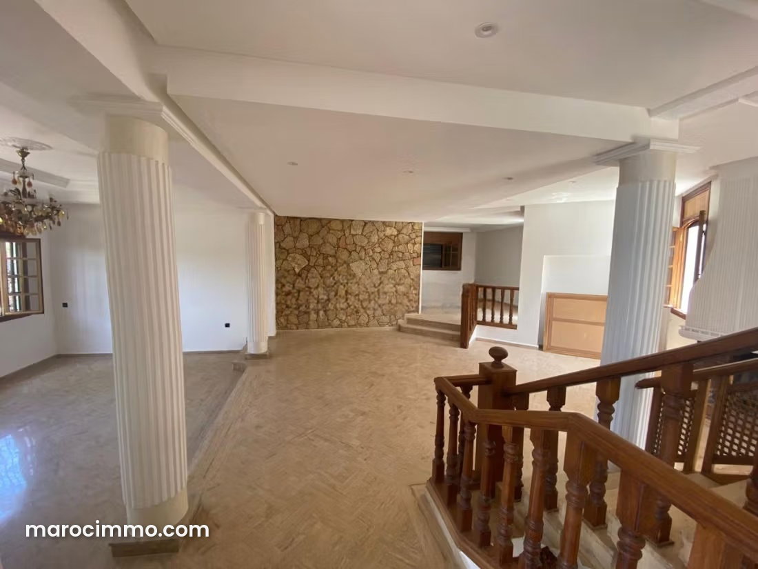 Furnished 500 sqm villa with garden for rent, Riyad, Rabat — Rabat