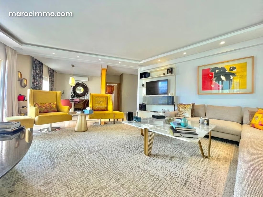 181 sqm Top-Floor Apartment with Terrace, Racine, Casablanca — Casablanca