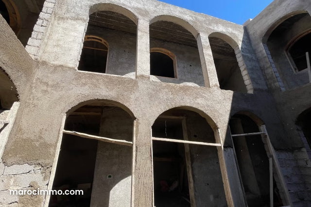 Grand Riad en cours de construction, livré fini — 2