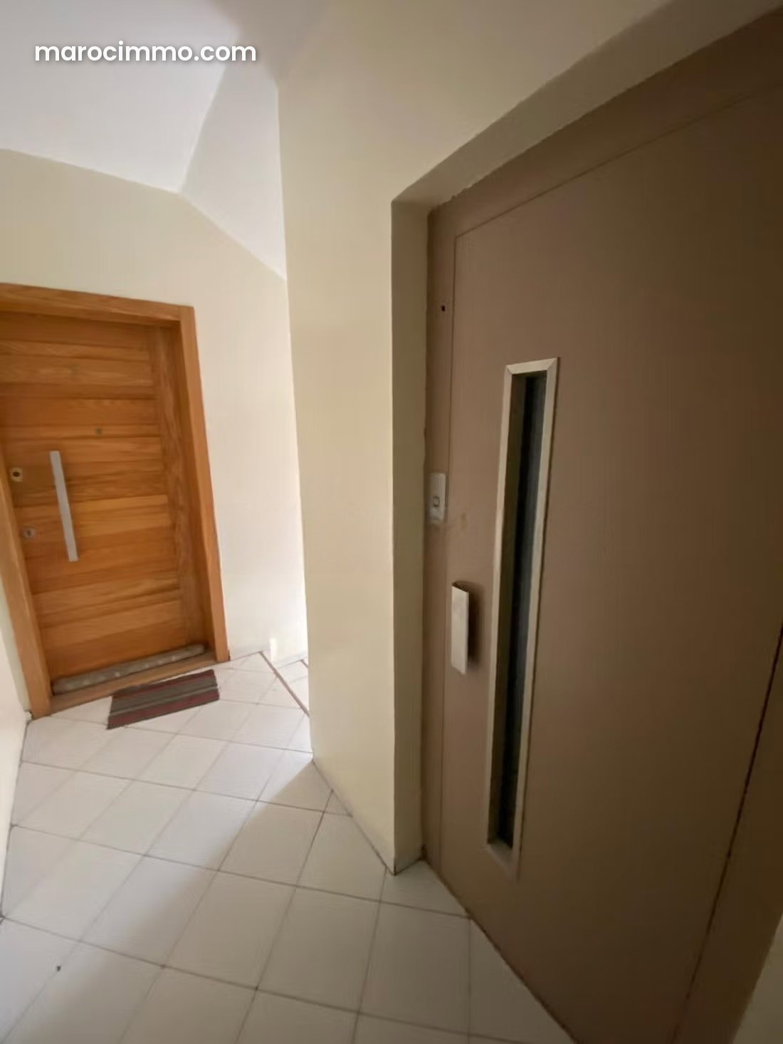 Bureau 90 m² avec parking à louer à Agdal Rabat — Rabat