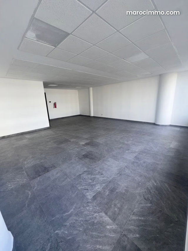 Beaux bureaux à louer à Casablanca Finance City. Surface de 68 m². Concierge et climatisation — 2