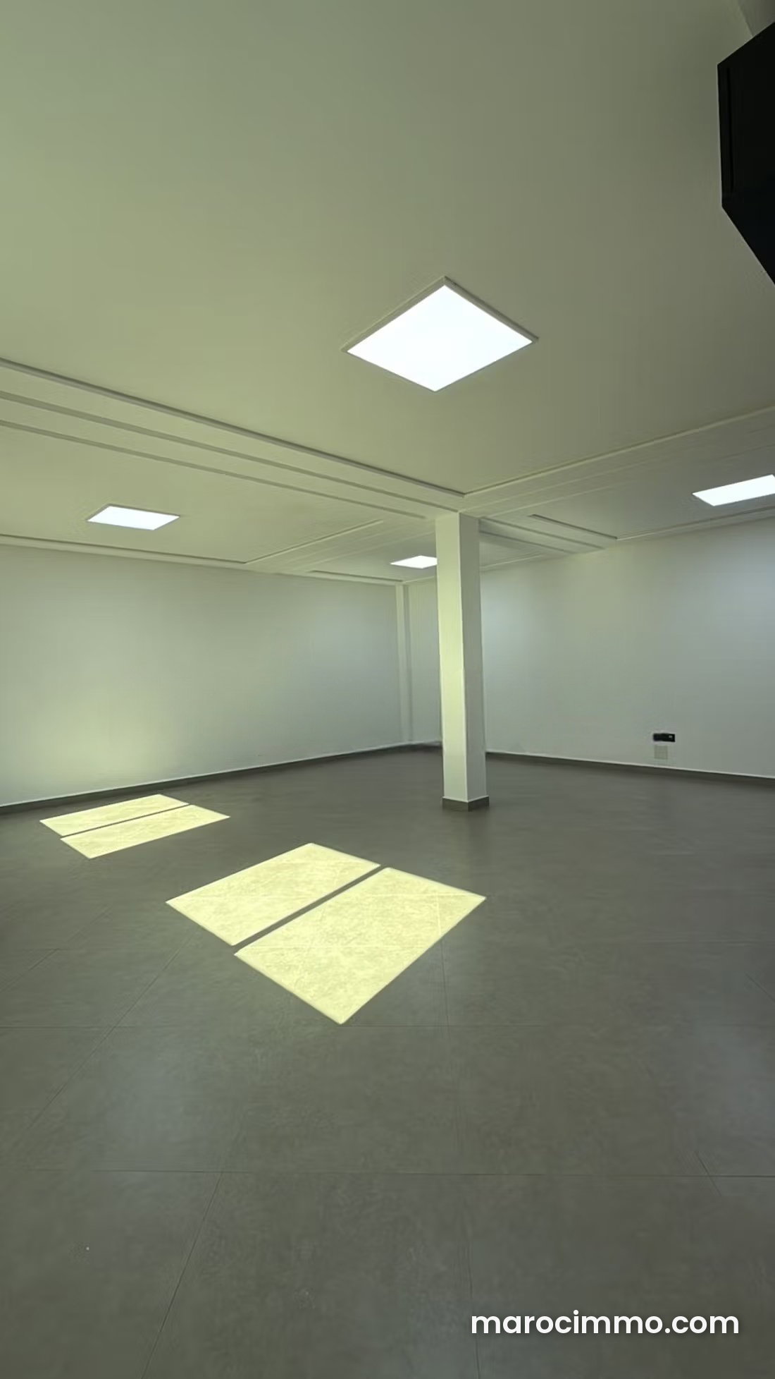 65 sqm office for rent in Tangier's Zemmouri district — Tangier