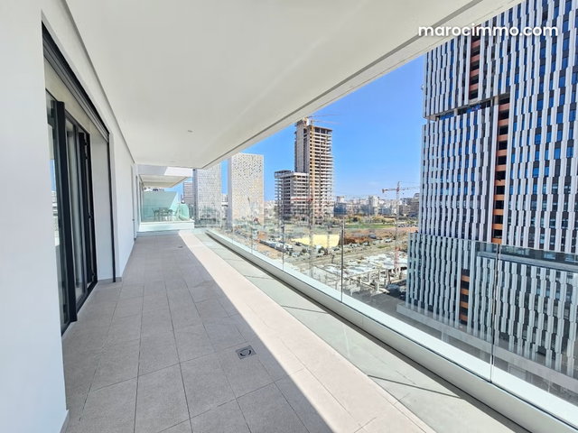 Exceptional Apartment on High Floor — 2