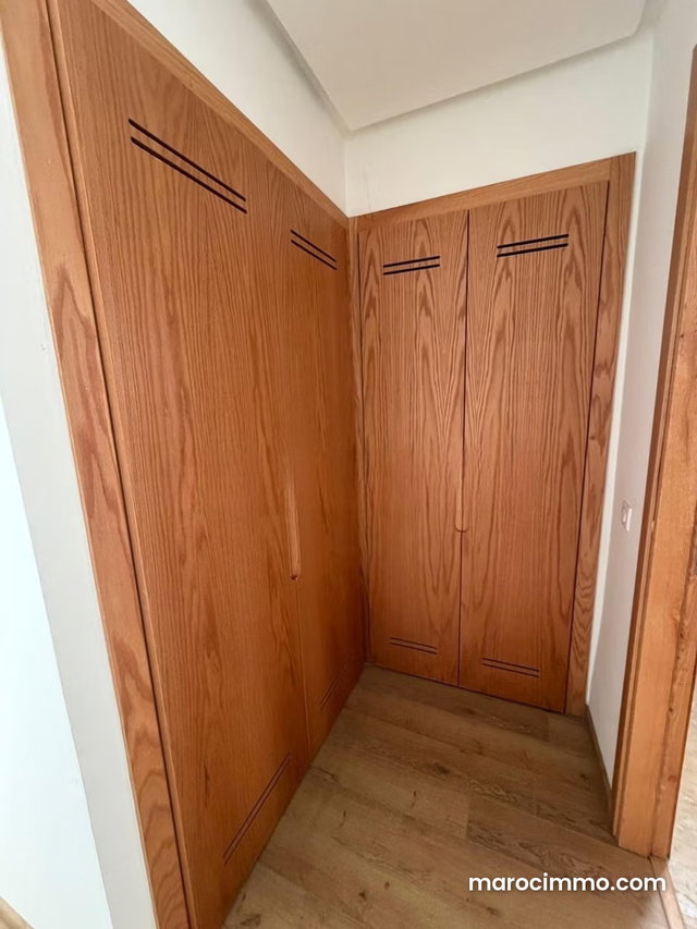 Appartement en location à Bourgogne Ouest. 1 Pièce. Ascenseur et terrasse — 2