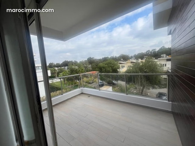 Rent this apartment in Green City. 3 comfortable bedrooms. Secure residence with keyless door — 2