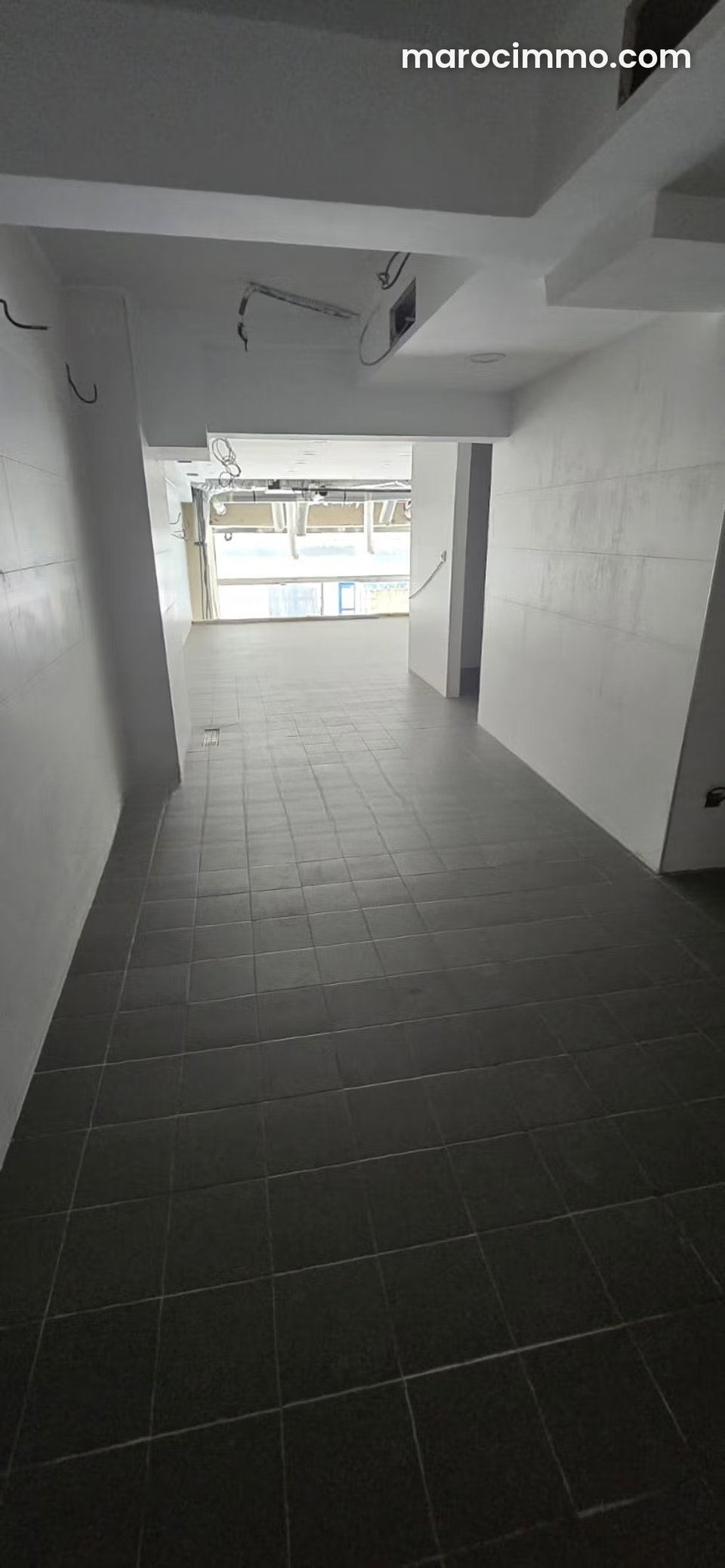 Local commercial de 150m2 à la location – Racine