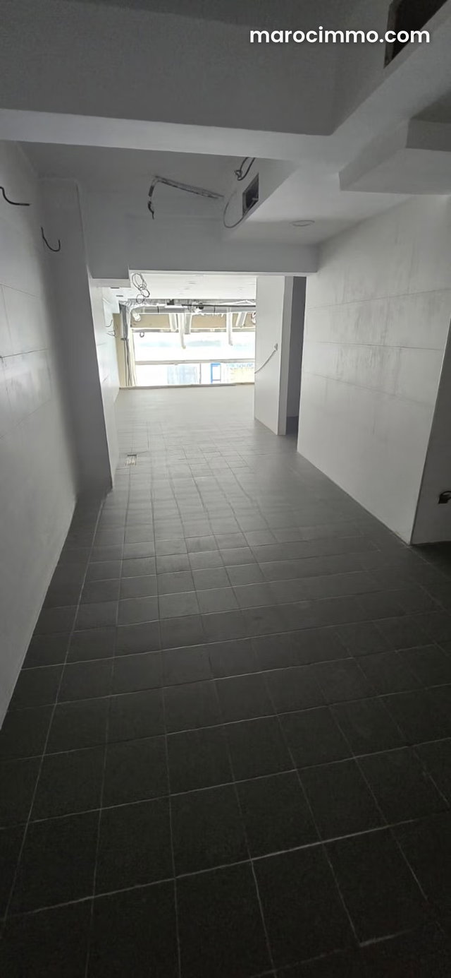 Local commercial de 150m2 à la location – Racine — 4