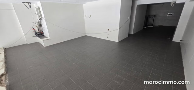 Local commercial de 150m2 à la location – Racine — 3