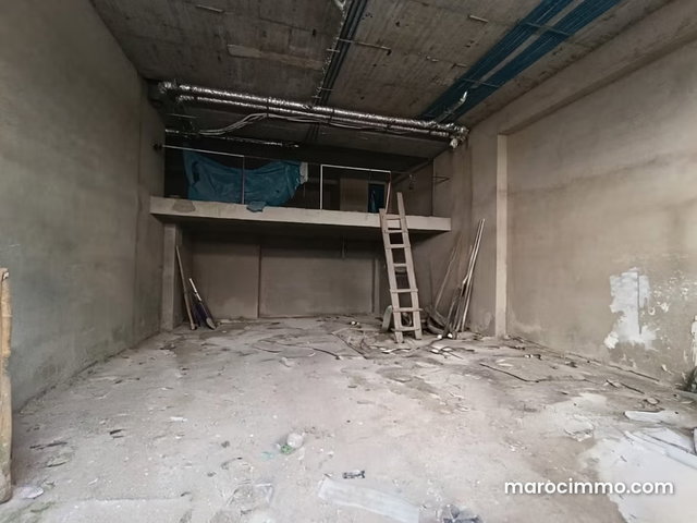 Local commercial de 200m2 à la location Gauthier – Très bonne visibilité — 2